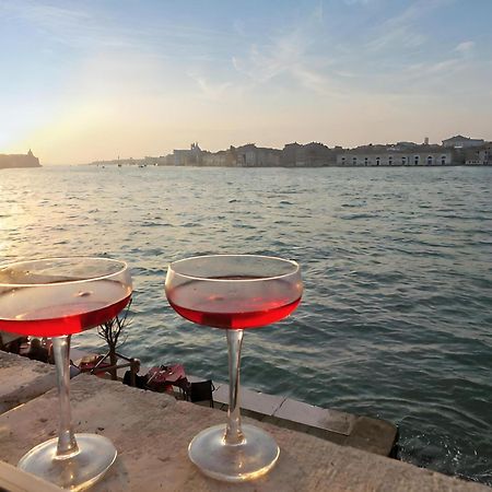 3 Windows On St Mark - Waterfront Apartment Veneza Exterior foto