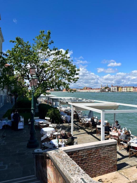 3 Windows On St Mark - Waterfront Apartment Veneza Exterior foto