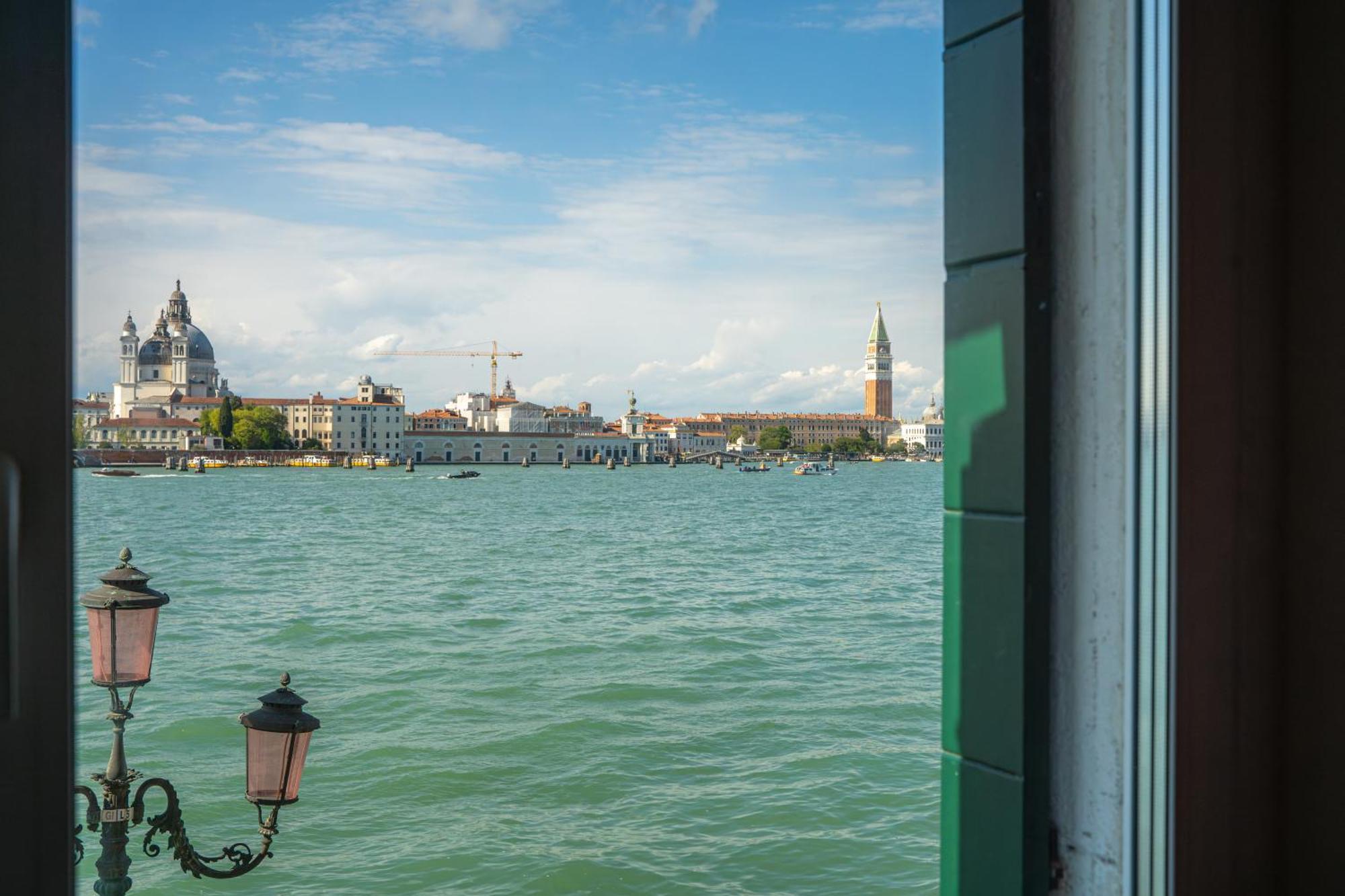 3 Windows On St Mark - Waterfront Apartment Veneza Exterior foto
